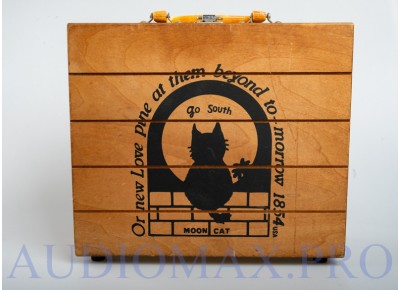 Moon Cat - Wooden Case